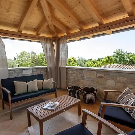 Holiday home Regina Perci Frata